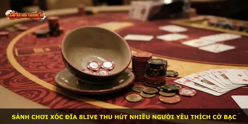 Sảnh chơi Xóc Đĩa 8LIVE thu hút nhiều người yêu thích cờ bạc
